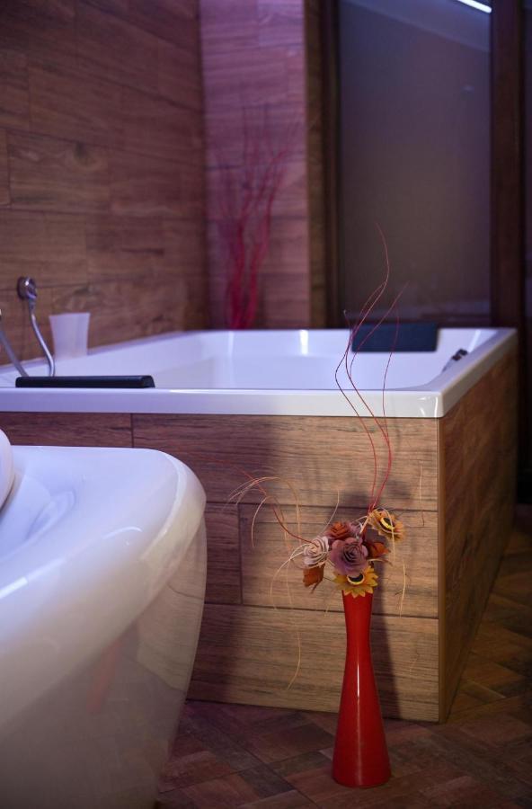 Penzion a wellness U Třeboňské madony Esterno foto