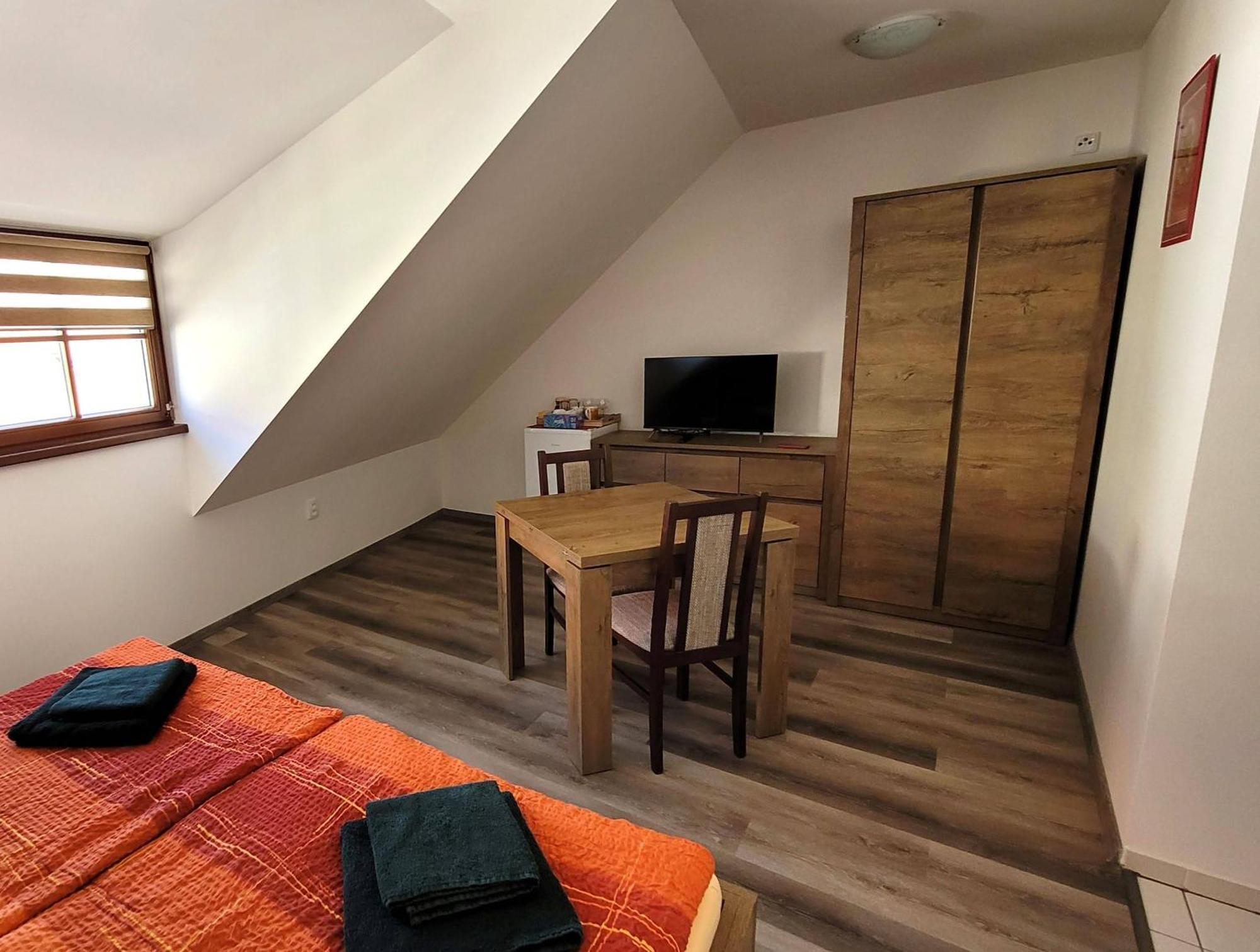 Penzion a wellness U Třeboňské madony Esterno foto