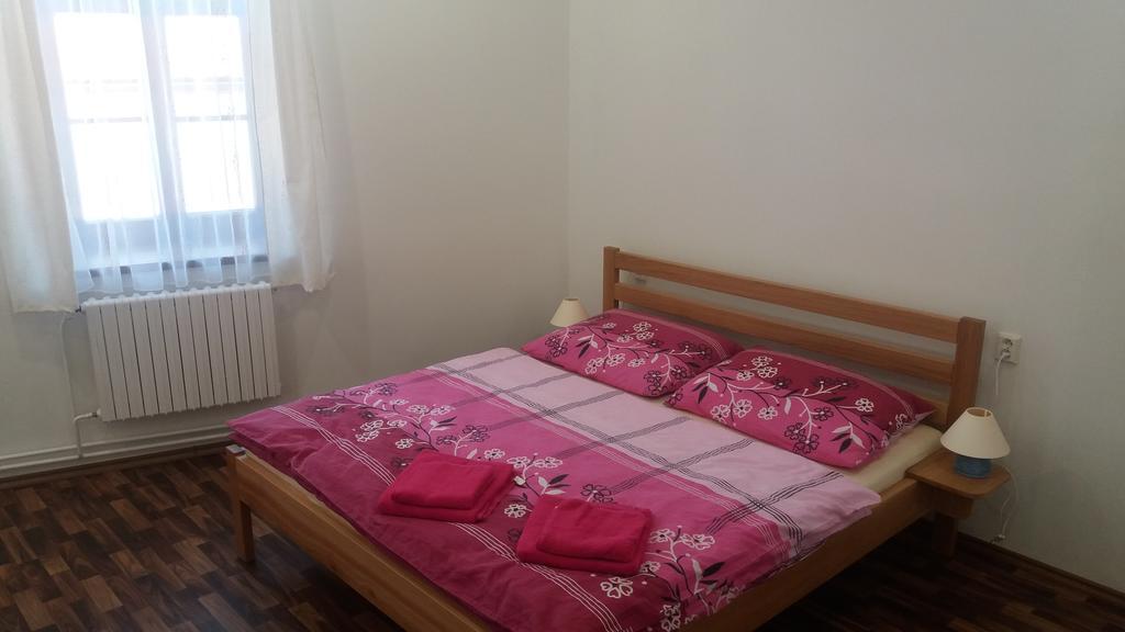 Penzion a wellness U Třeboňské madony Esterno foto