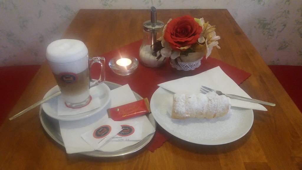 Penzion a wellness U Třeboňské madony Esterno foto