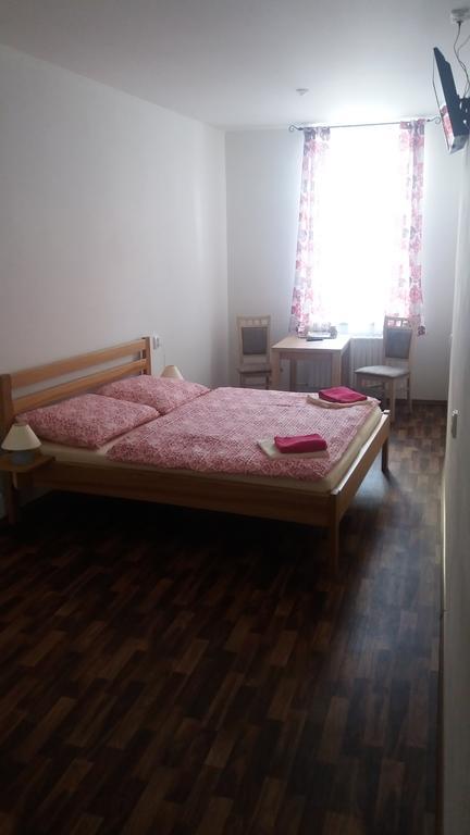 Penzion a wellness U Třeboňské madony Esterno foto