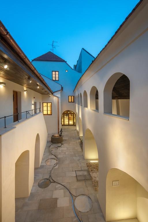 Penzion a wellness U Třeboňské madony Esterno foto